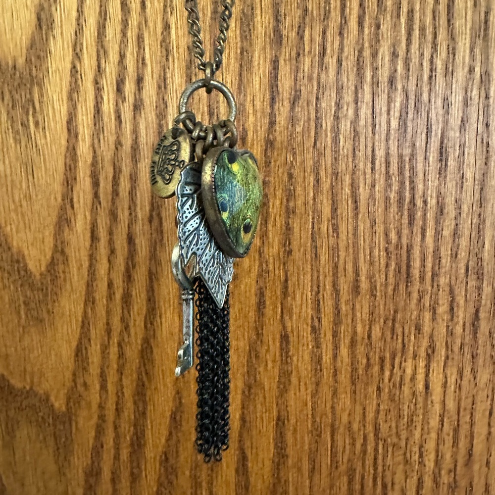 Vintage-Inspired Bronze and Green Pendant Necklace
